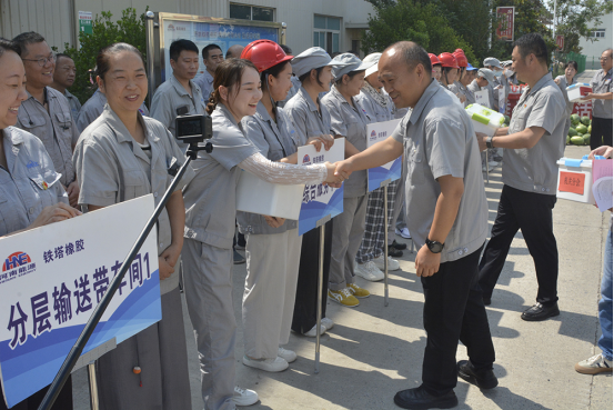 工会送清凉 关爱护安康 ——开封铁塔橡胶开展“夏季送清凉”活动